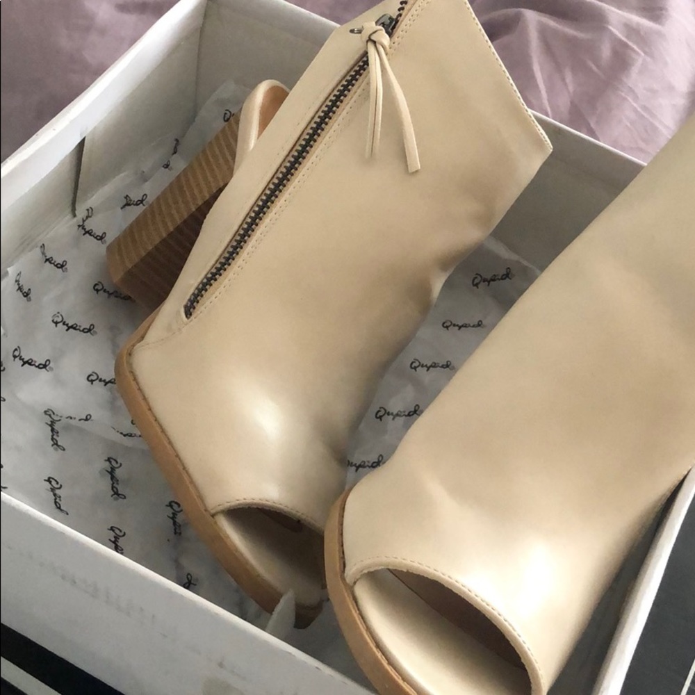 Open toe booties - Picture 2 of 4